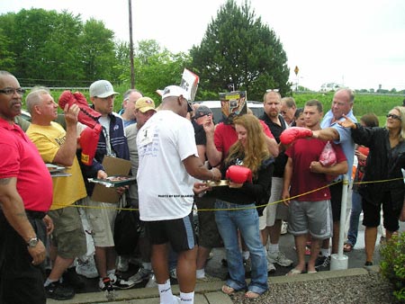 Marvelous with his fans.<br />
Canastota, NY in June 2011